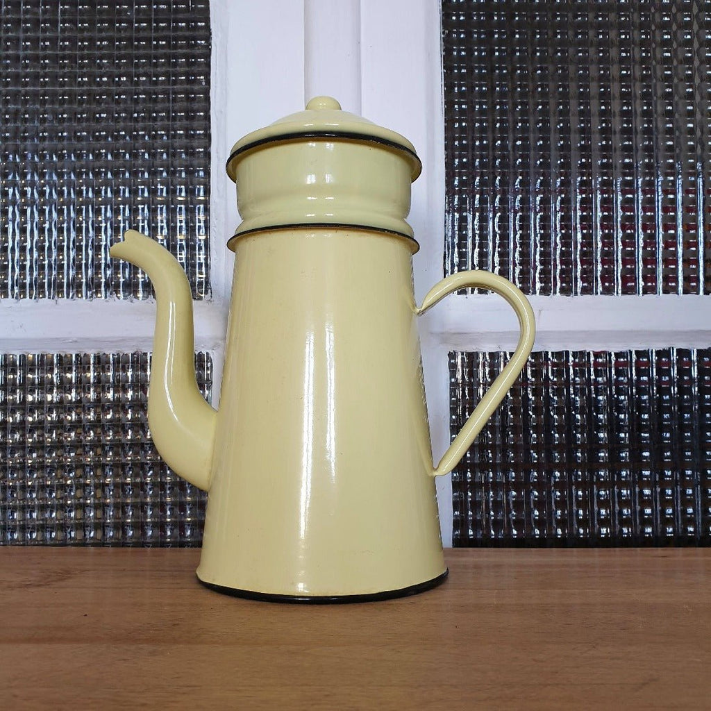 Cafetière émaillée en métal couleur jaune pâle - Hello Broc