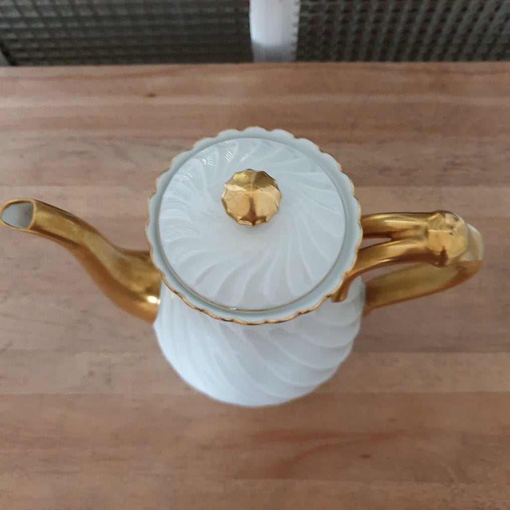 Cafetière en porcelaine blanche de Limoges Haviland modèle torse