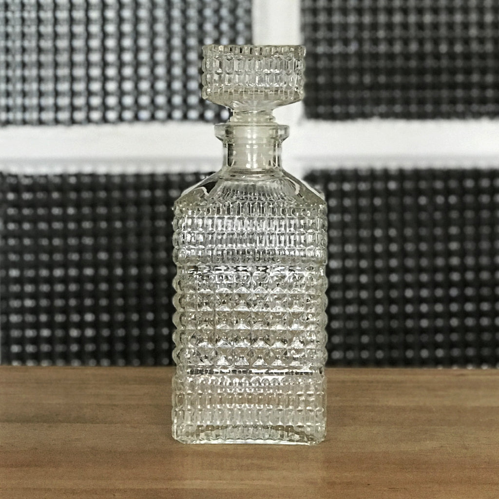Square whiskey decanter with square molded glass stopper – Hello Broc