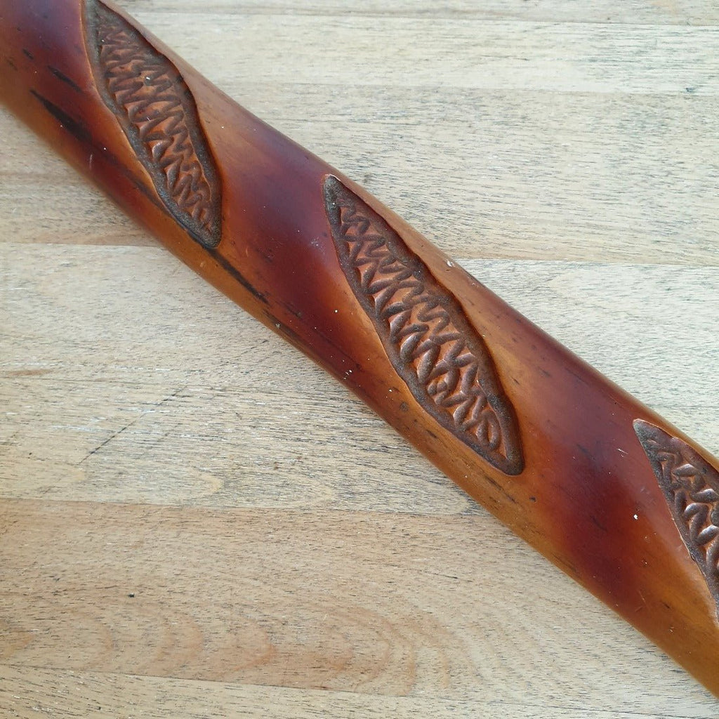 Couteau à pain en bois en forme de baguette par Cuzin - Hello Broc