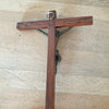 Crucifix en bronze et chêne vernis - Hello Broc