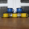 Ensemble de 5 tasses et soucoupes à café en métal émaillé jaune et bleu - Hello Broc