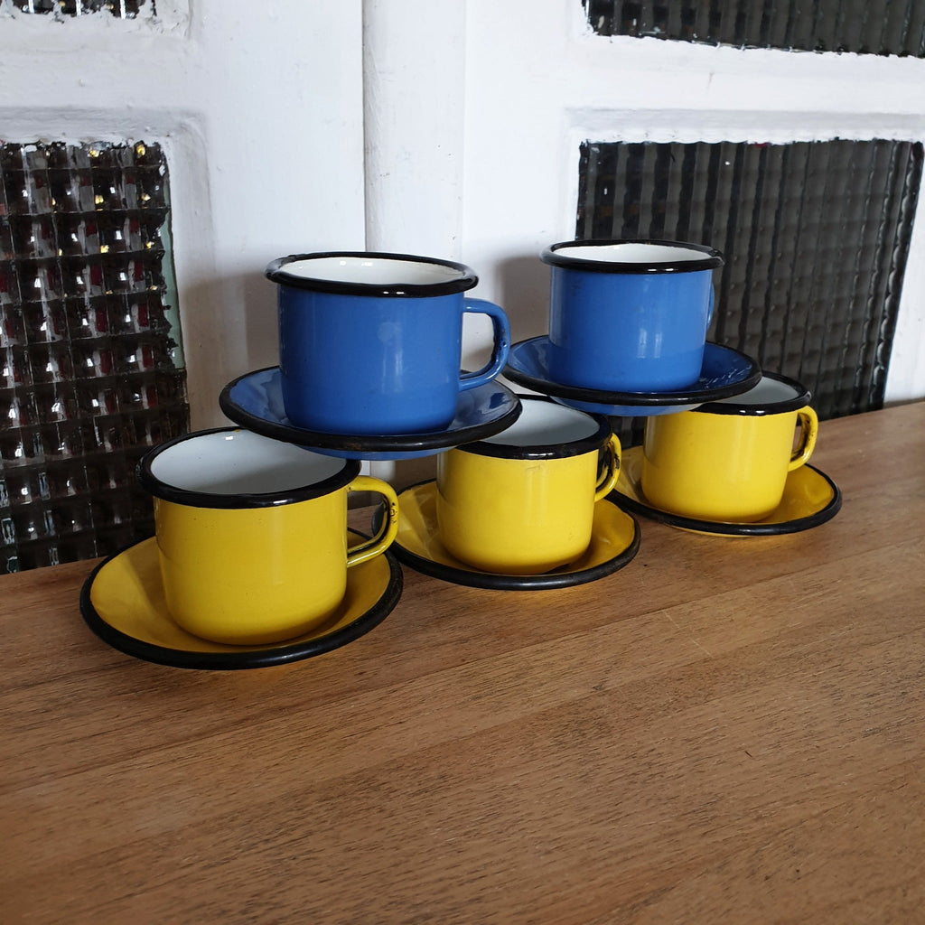 Ensemble de 5 tasses et soucoupes à café en métal émaillé jaune et bleu - Hello Broc