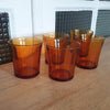 Ensemble de 5 verres gobelets en verre moulé ambré Duralex - Hello Broc