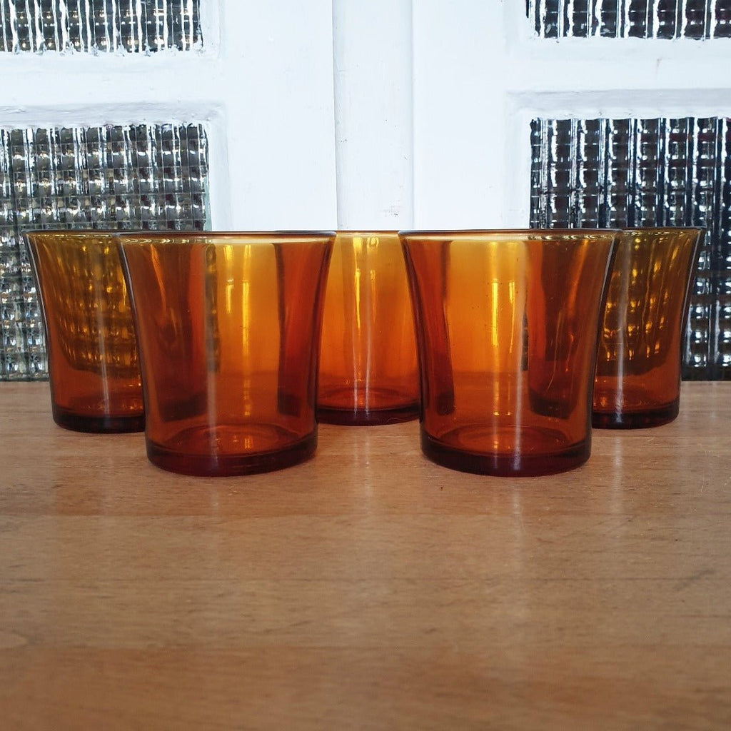 Ensemble de 5 verres gobelets en verre moulé ambré Duralex - Hello Broc