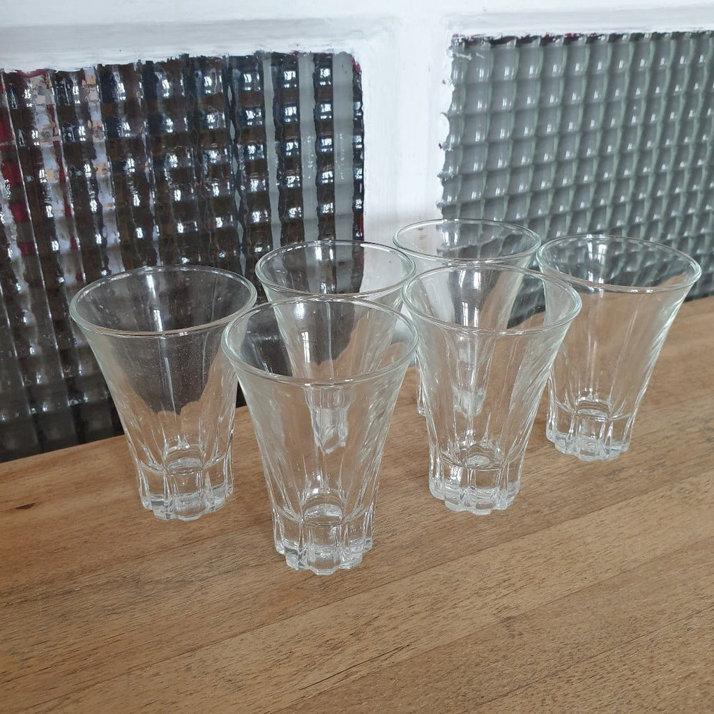 Ensemble de 6 verres anciens à liqueur ou digestif évasés - Hello Broc brocante en ligne