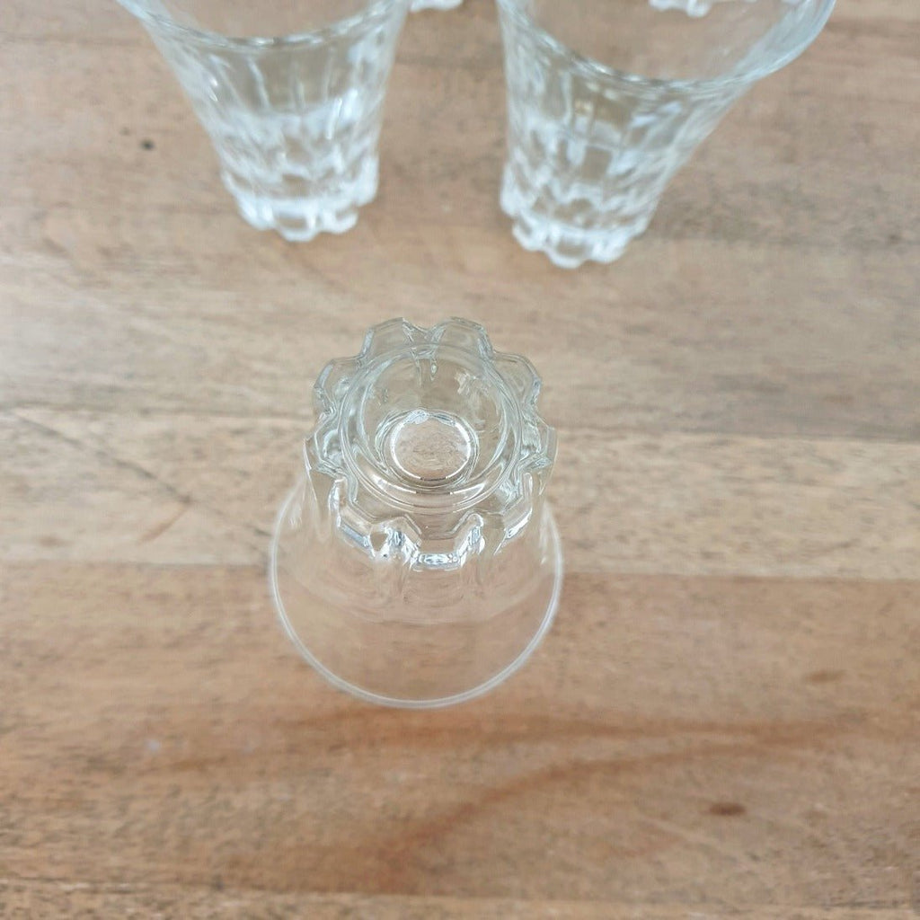 Ensemble de 6 verres anciens à liqueur ou digestif évasés - Hello Broc brocante en ligne