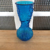 Grand vase en verre moulé bleu motifs fruits - Hello Broc