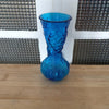 Grand vase en verre moulé bleu motifs fruits - Hello Broc