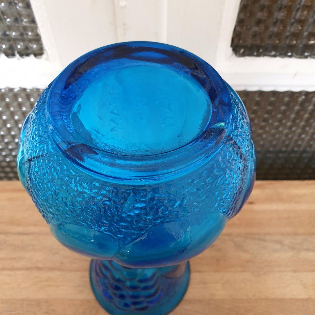 Grand vase en verre moulé bleu motifs fruits - Hello Broc