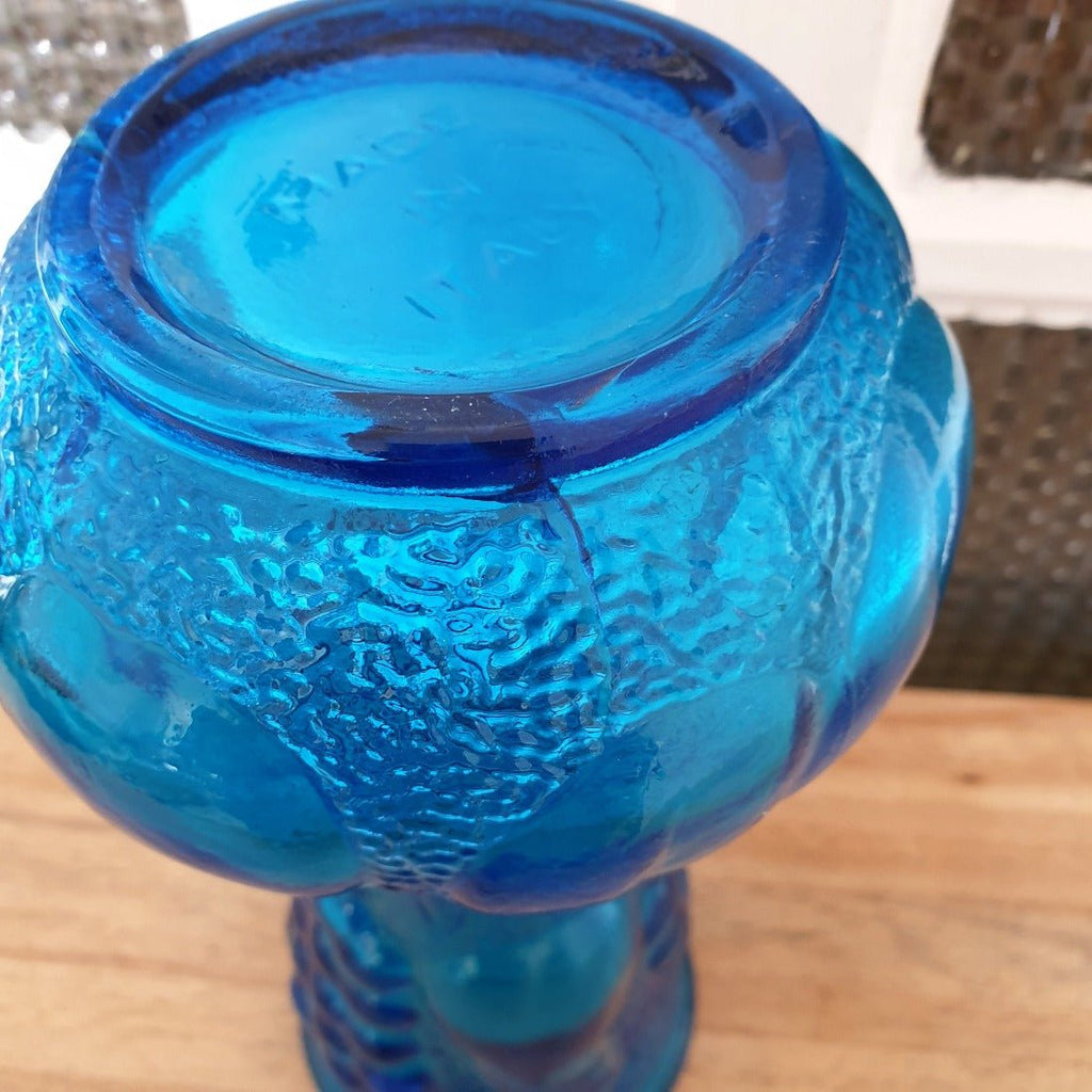 Grand vase en verre moulé bleu motifs fruits - Hello Broc