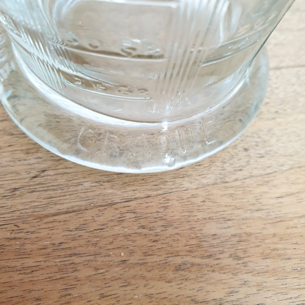 Grand verre doseur et mesureur en verre moulé par Hello Broc brocante en ligne