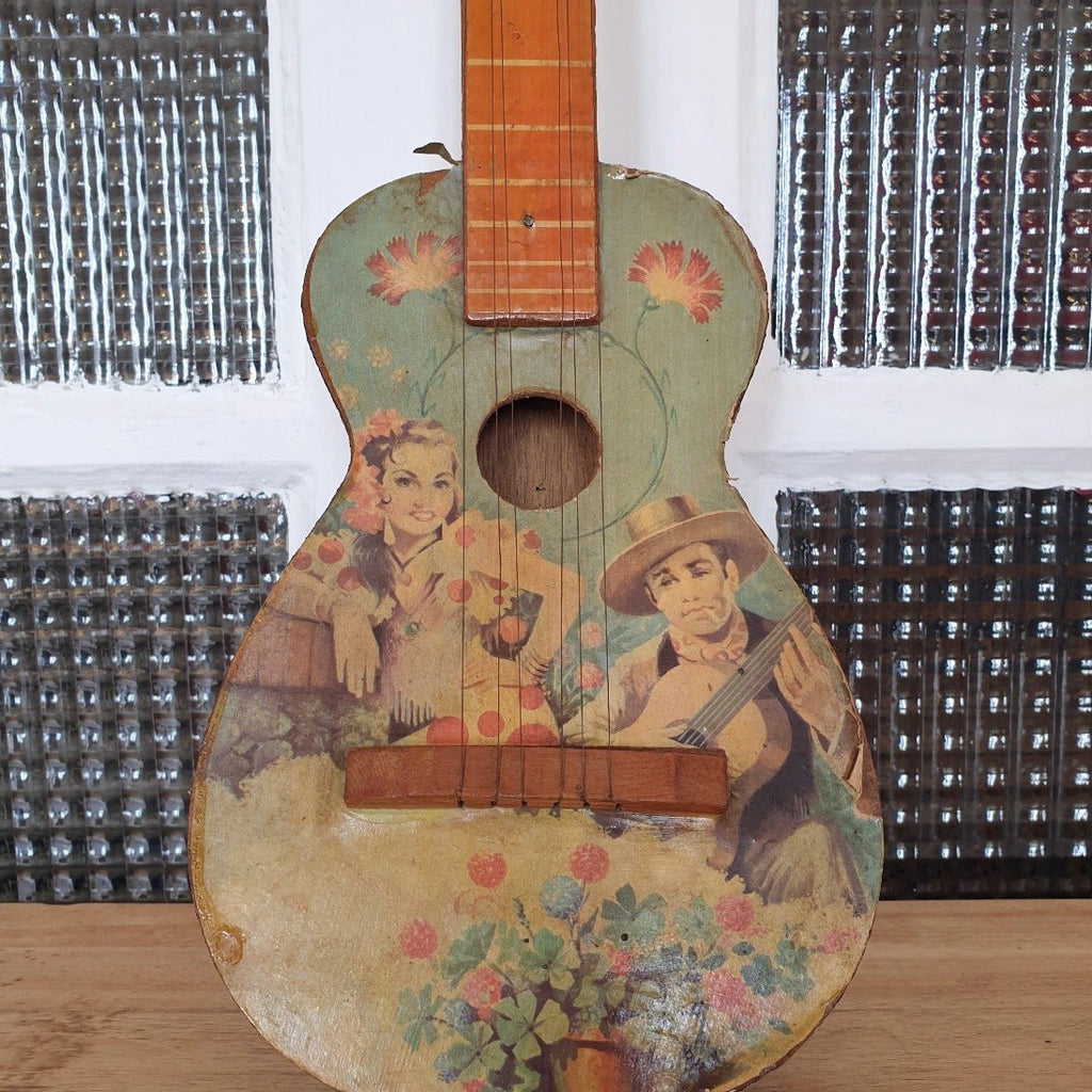 Guitare miniature pour enfant par Hello Broc brocante en ligne