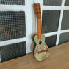 Guitare miniature pour enfant par Hello Broc brocante en ligne