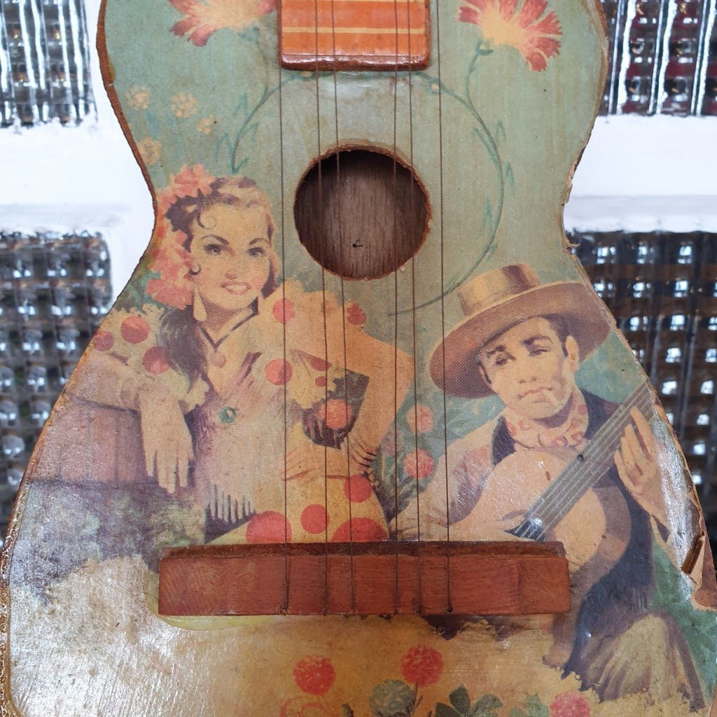 Guitare miniature pour enfant par Hello Broc brocante en ligne