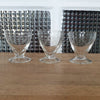 Lot de 6 verres à digestif en cristal moulé et gravé années 60 / 70 par Hello Broc brocante en ligne