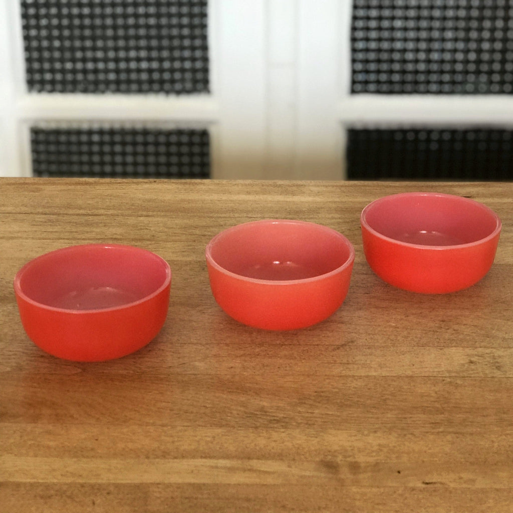 Lot de 3 ramequins publicitaires en verre opalin rouge - Hello Broc