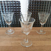 Lot de 4 et 5 verres à digestif sur pied tulipe évasé sérigraphié croix - Hello Broc