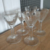 Lot de 5 verres anciens à liqueur sur pied en verre soufflé - Hello Broc, brocante en ligne