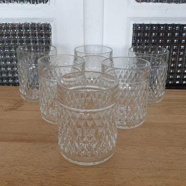 Lot de 6 verres à whisky en verre moulé motif pointe de diamant en losange - Hello Broc