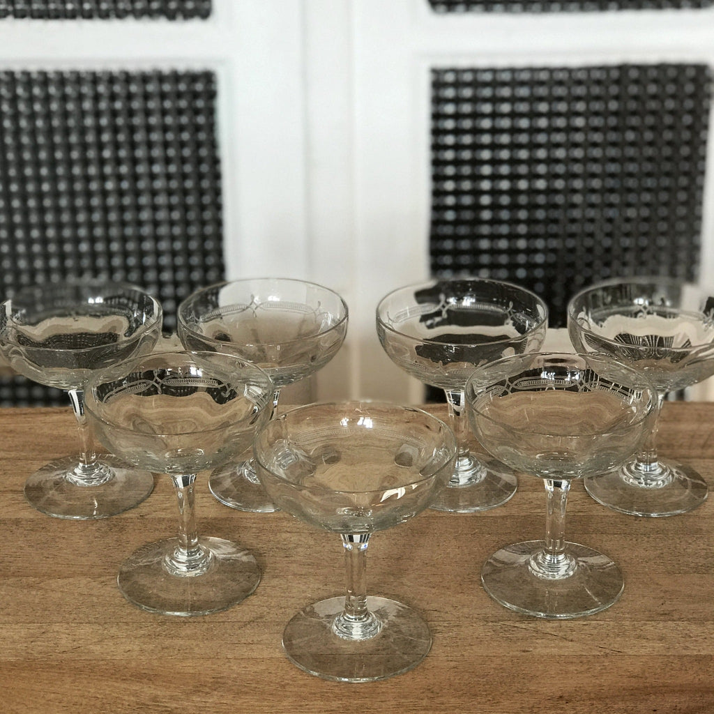 Lot de 7 coupes à champagne en verre gravé - Hello Broc