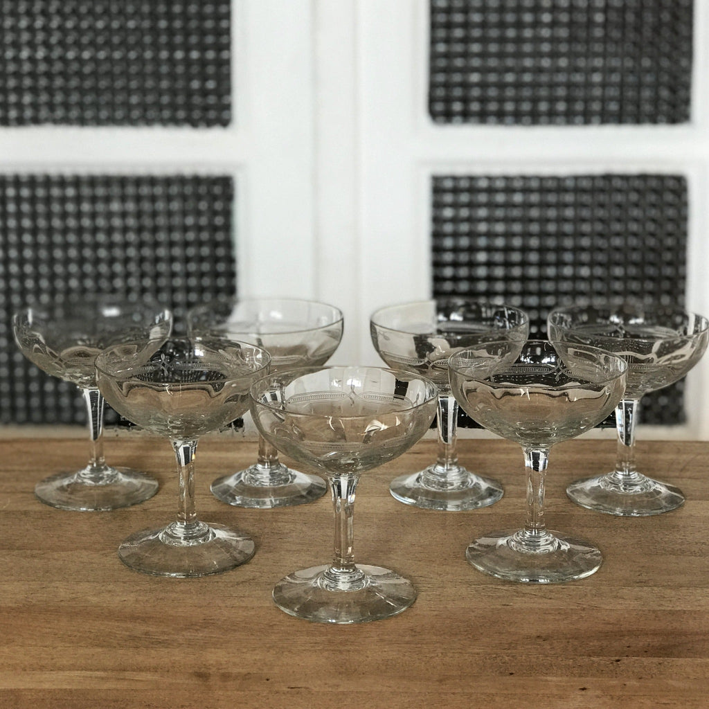 Lot de 7 coupes à champagne en verre gravé - Hello Broc