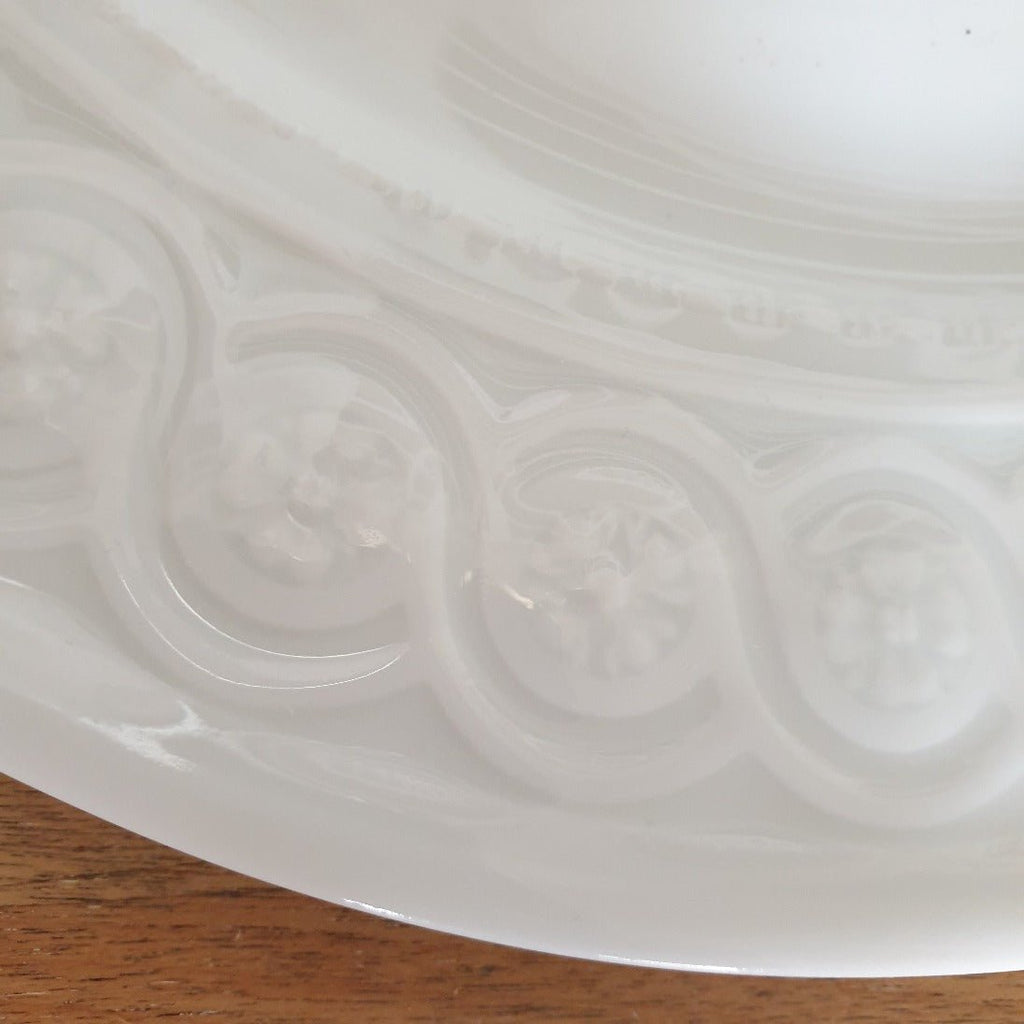 Plat de service en porcelaine blanche Bernardaud Limoges - Hello Broc