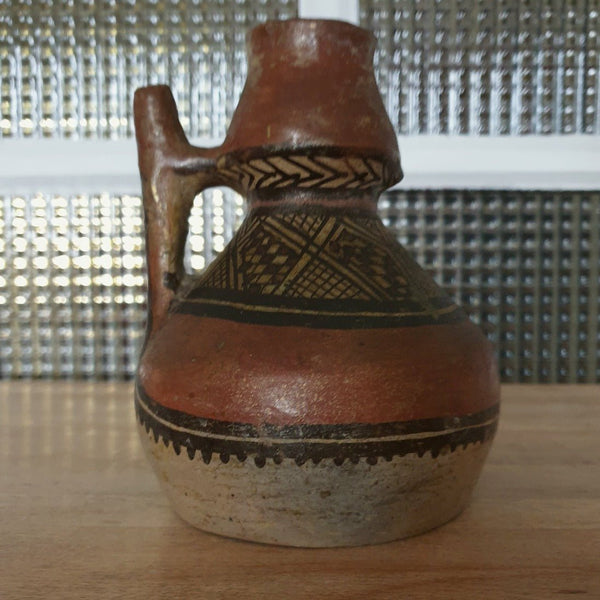 Poterie kabyle en terre cuite décor quadrillé hauteur 15 cm - Hello Broc