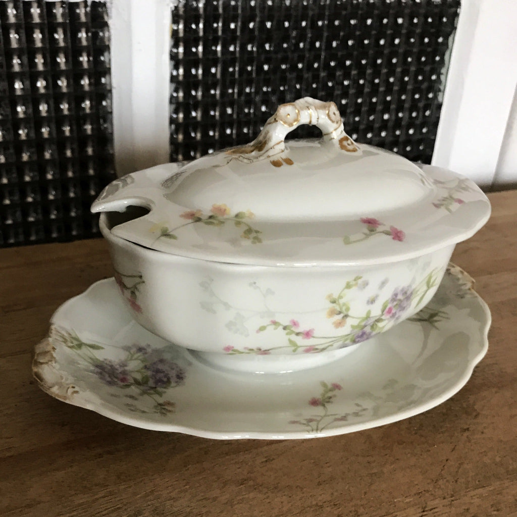 Saucière à couvercle en porcelaine de Limoges Guérin & Co - Hello Broc