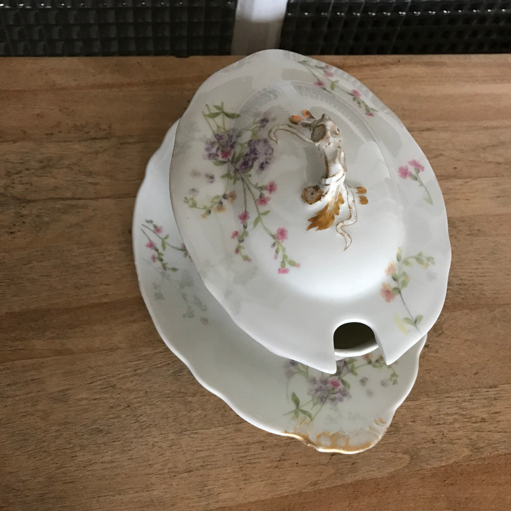 Saucière à couvercle en porcelaine de Limoges Guérin & Co - Hello Broc