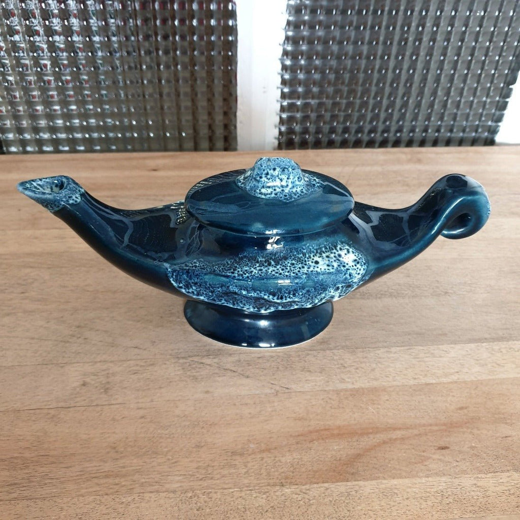 Saucière sur piédouche en céramique bleue de Vallauris - Hello Broc