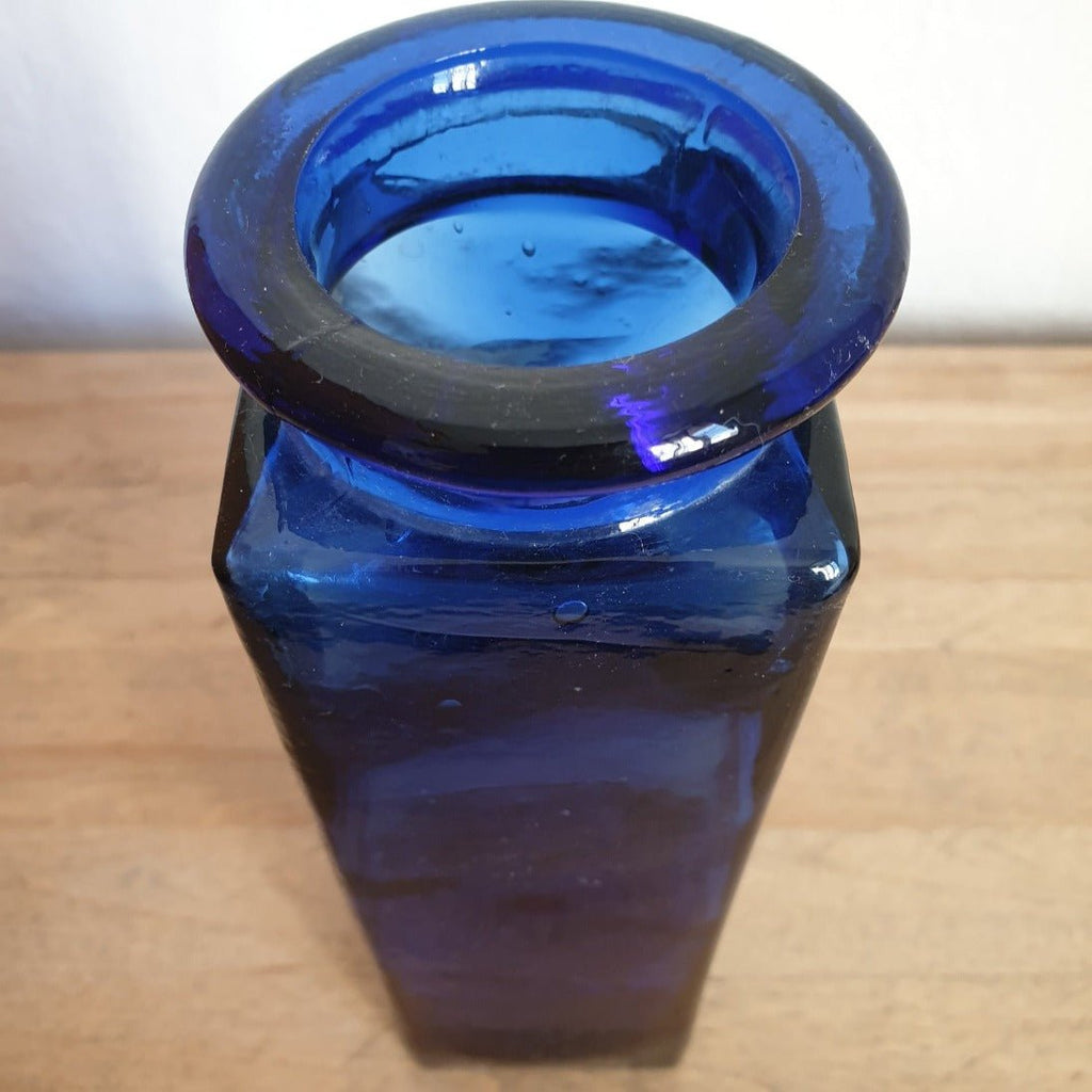 Vase longiligne forme carrée en verre moulé - bleu - Hello Broc